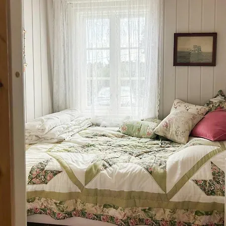 Vakantiehuis With Sea View Near Risor Sondeled